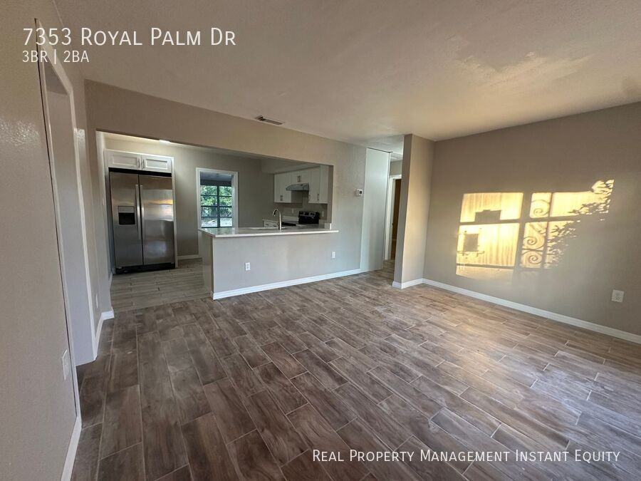 7353 Royal Palm Dr - Photo 2 of 12