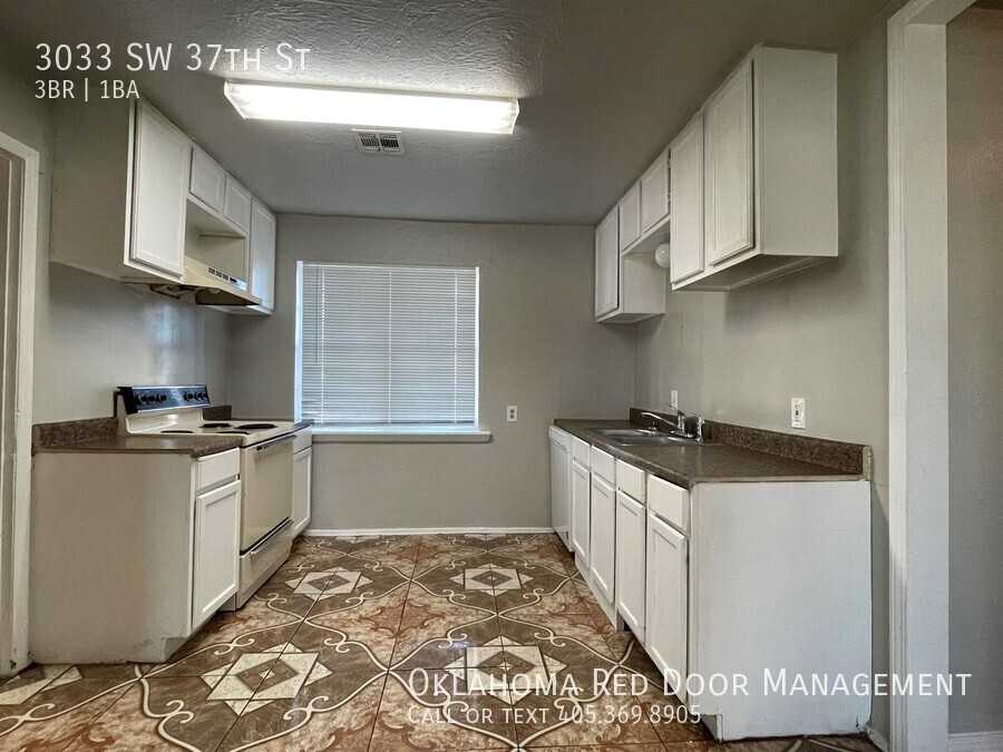 3033 Sw 37th St - Photo 3 of 10