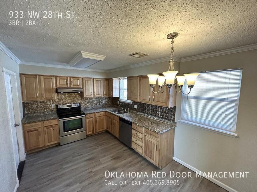 933 Nw 28th St - Photo 3 of 26