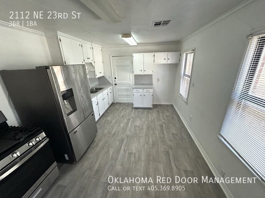 2112 Ne 23rd St - Photo 3 of 22