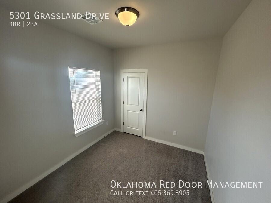 5301 Grassland Dr - Photo 5 of 28