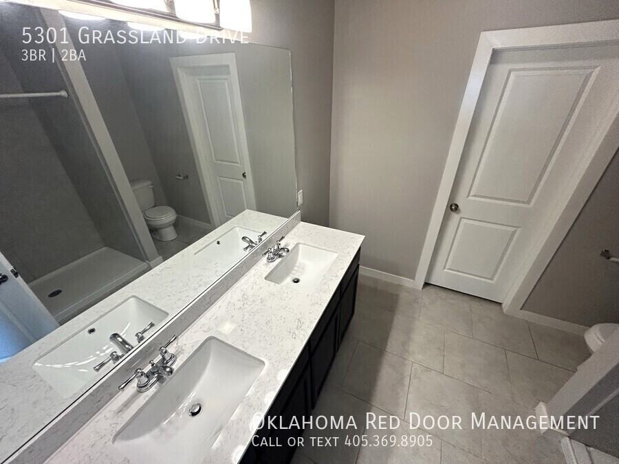 5301 Grassland Dr - Photo 7 of 28