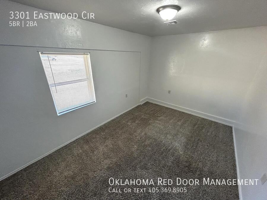 3301 Eastwood Cir - Photo 4 of 31