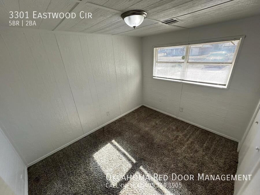 3301 Eastwood Cir - Photo 6 of 31