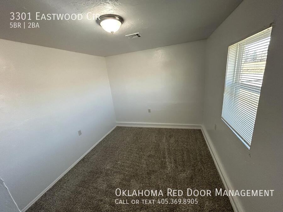 3301 Eastwood Cir - Photo 7 of 31