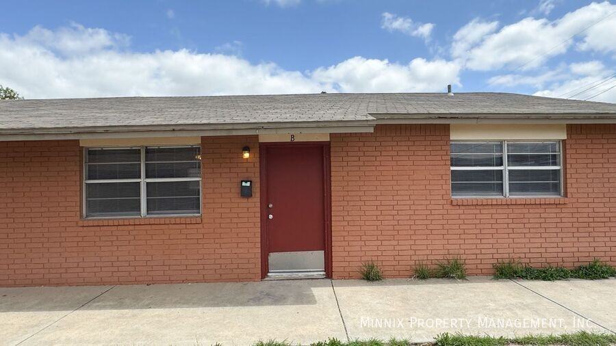 2215 W 19th St #B - Photo 2 of 23