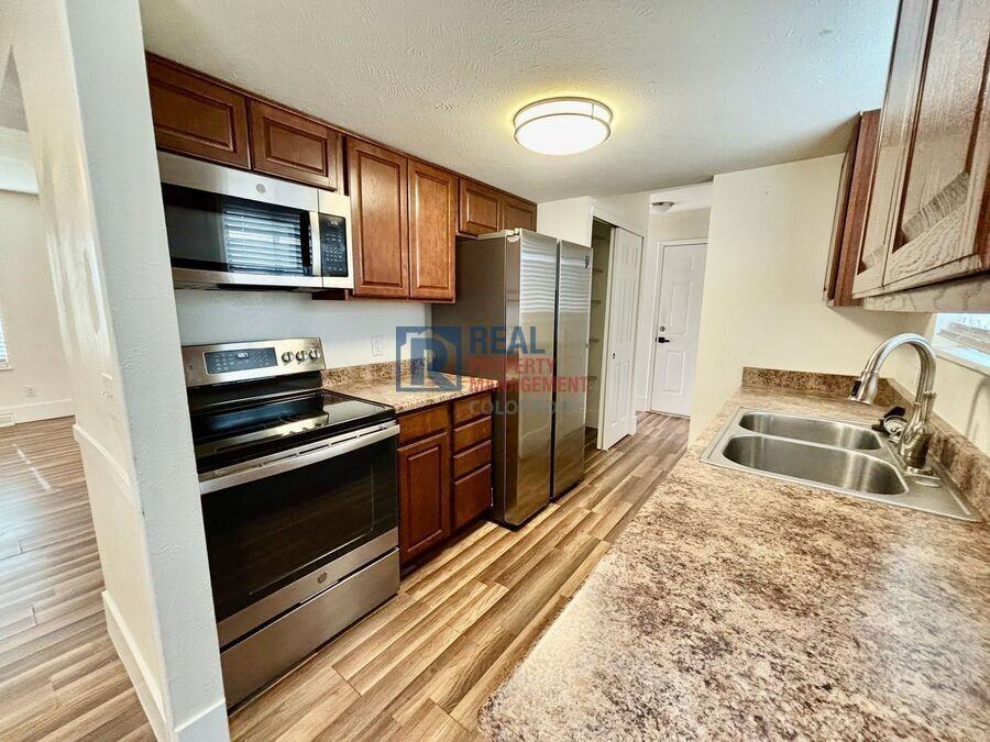 11341 W 107th Ave - Photo 4 of 17