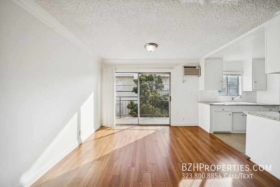 7548 Hampton Ave #205 - Photo 4 of 20