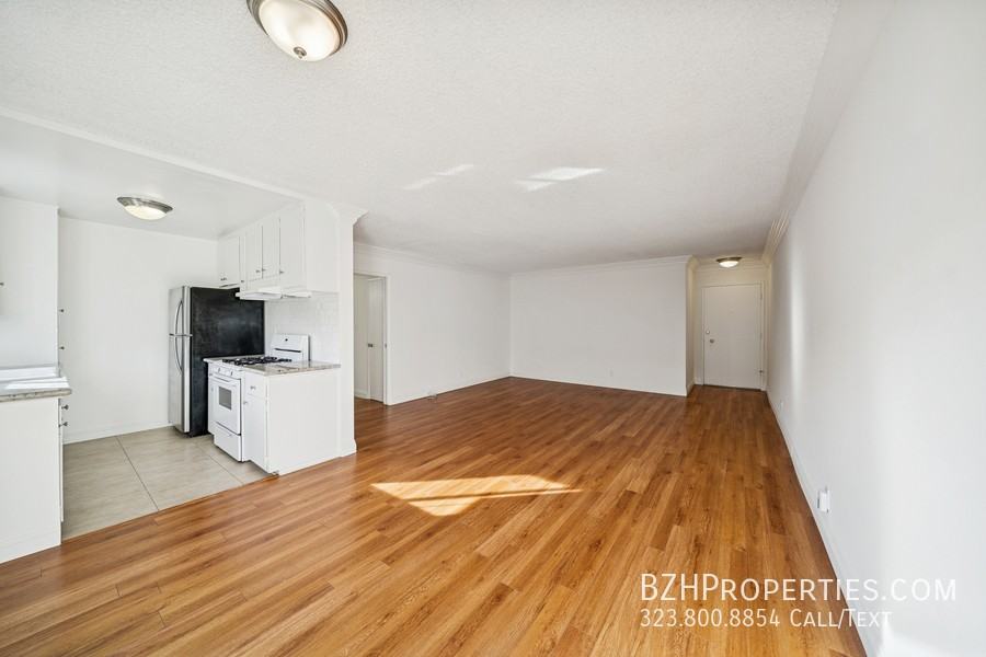 7548 Hampton Ave #205 - Photo 6 of 20