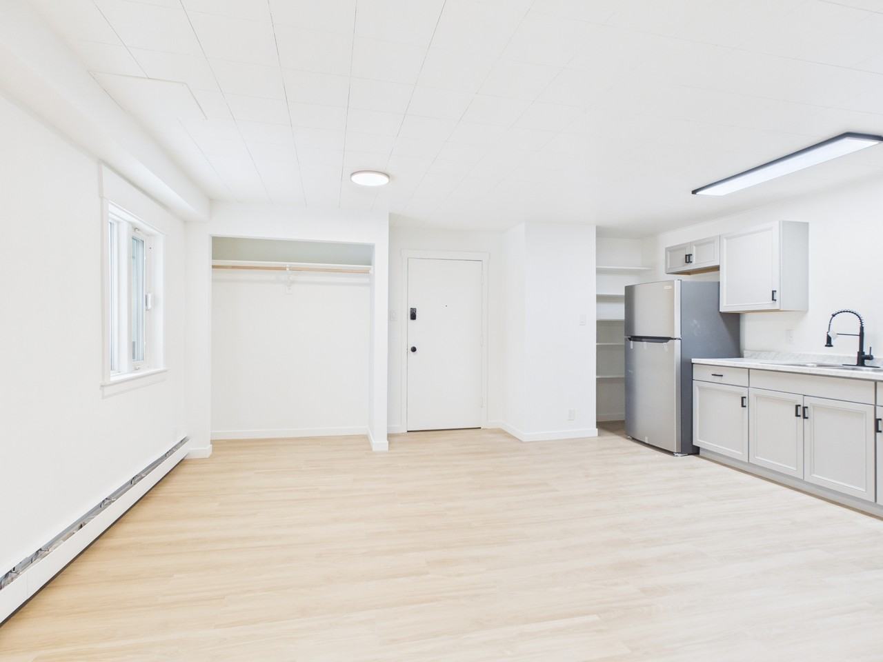 925 Gilmore Street* - Photo 4 of 9