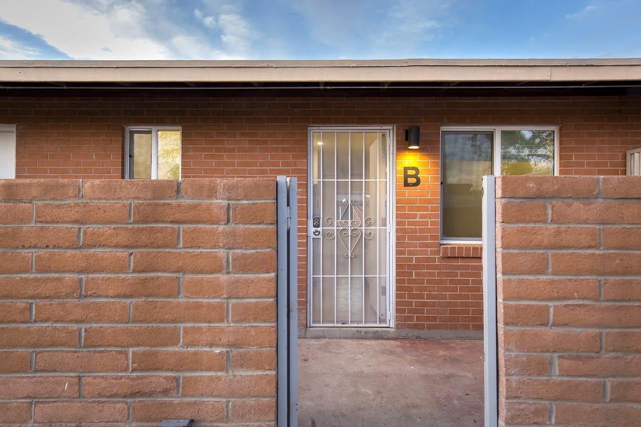 North Venice Flats - Photo 6 of 50