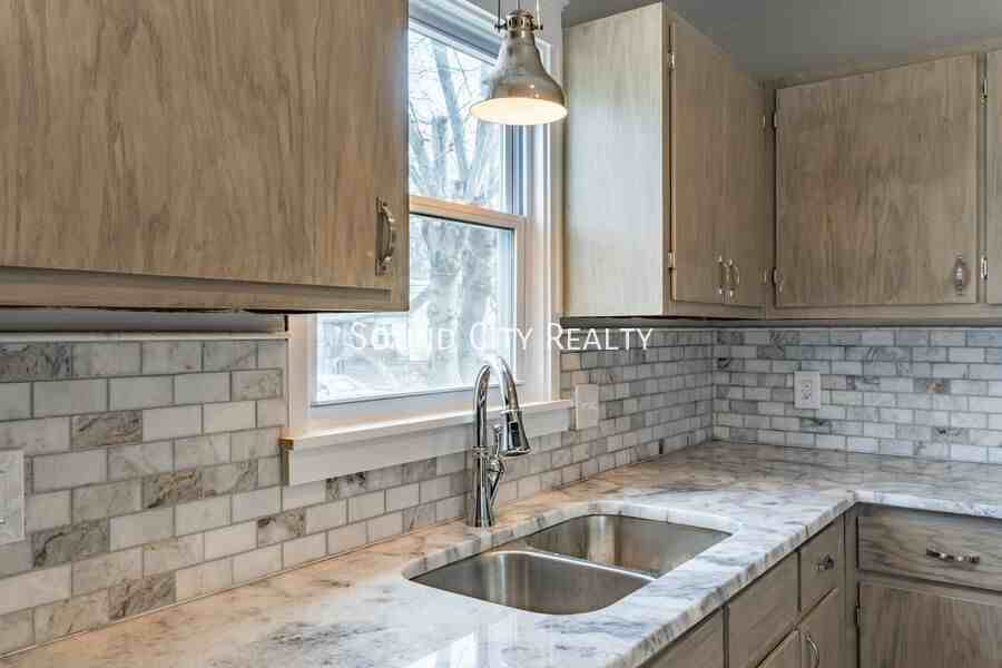 2410 Albion St - Photo 3 of 20