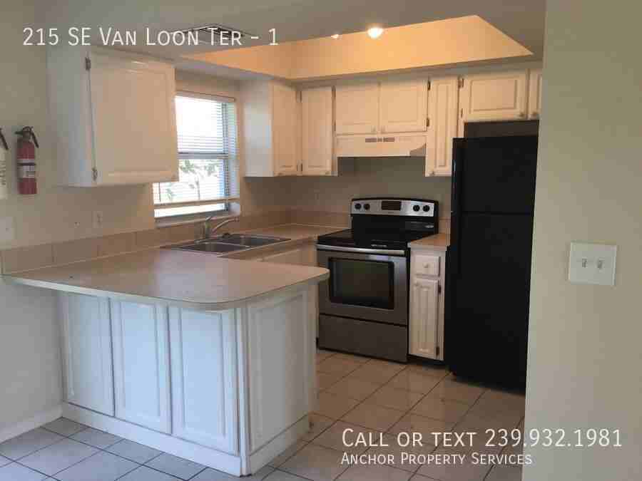 215 Se Van Loon Ter #1 - Photo 4 of 10