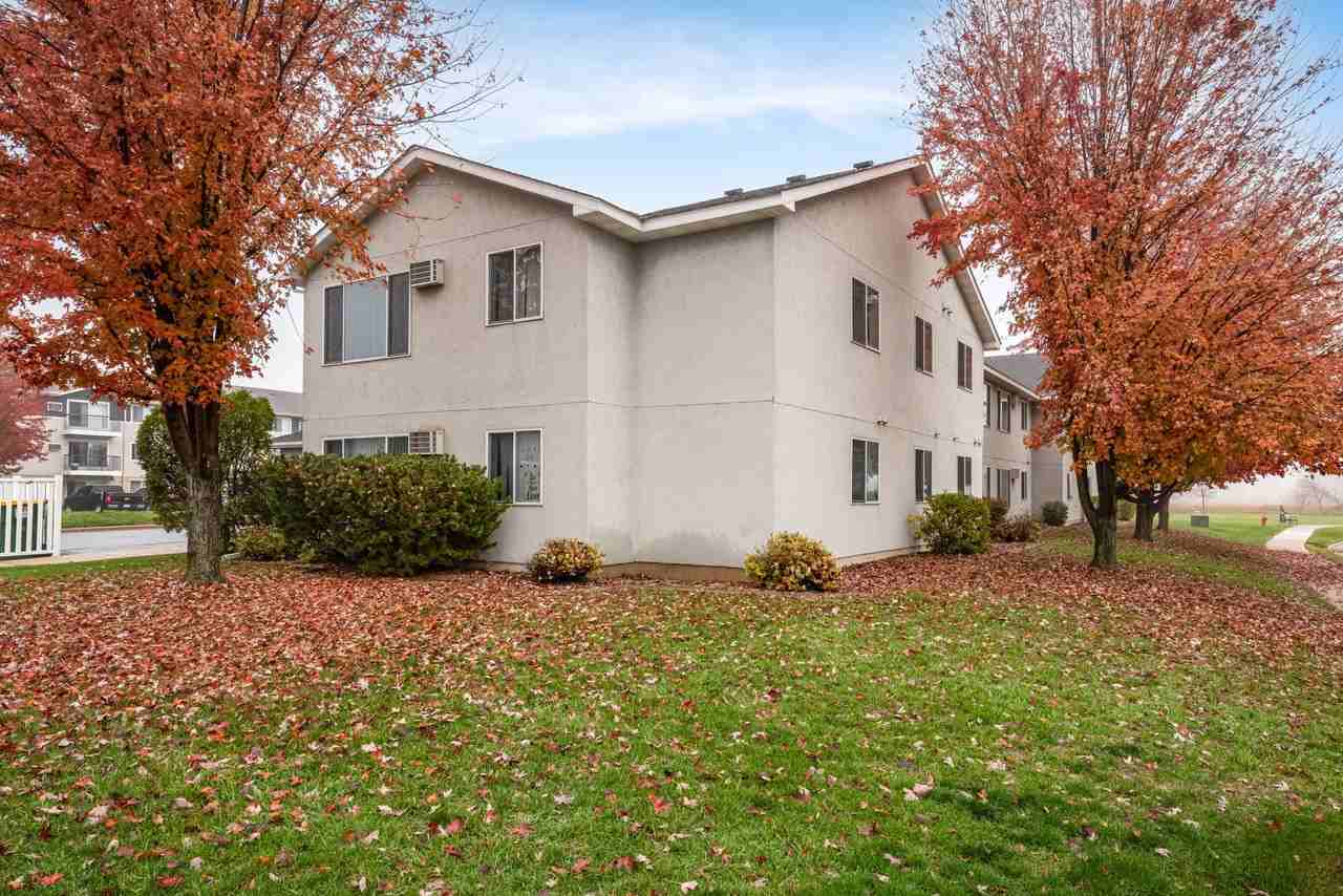 Trailside Townhomes - Photo 4 of 17