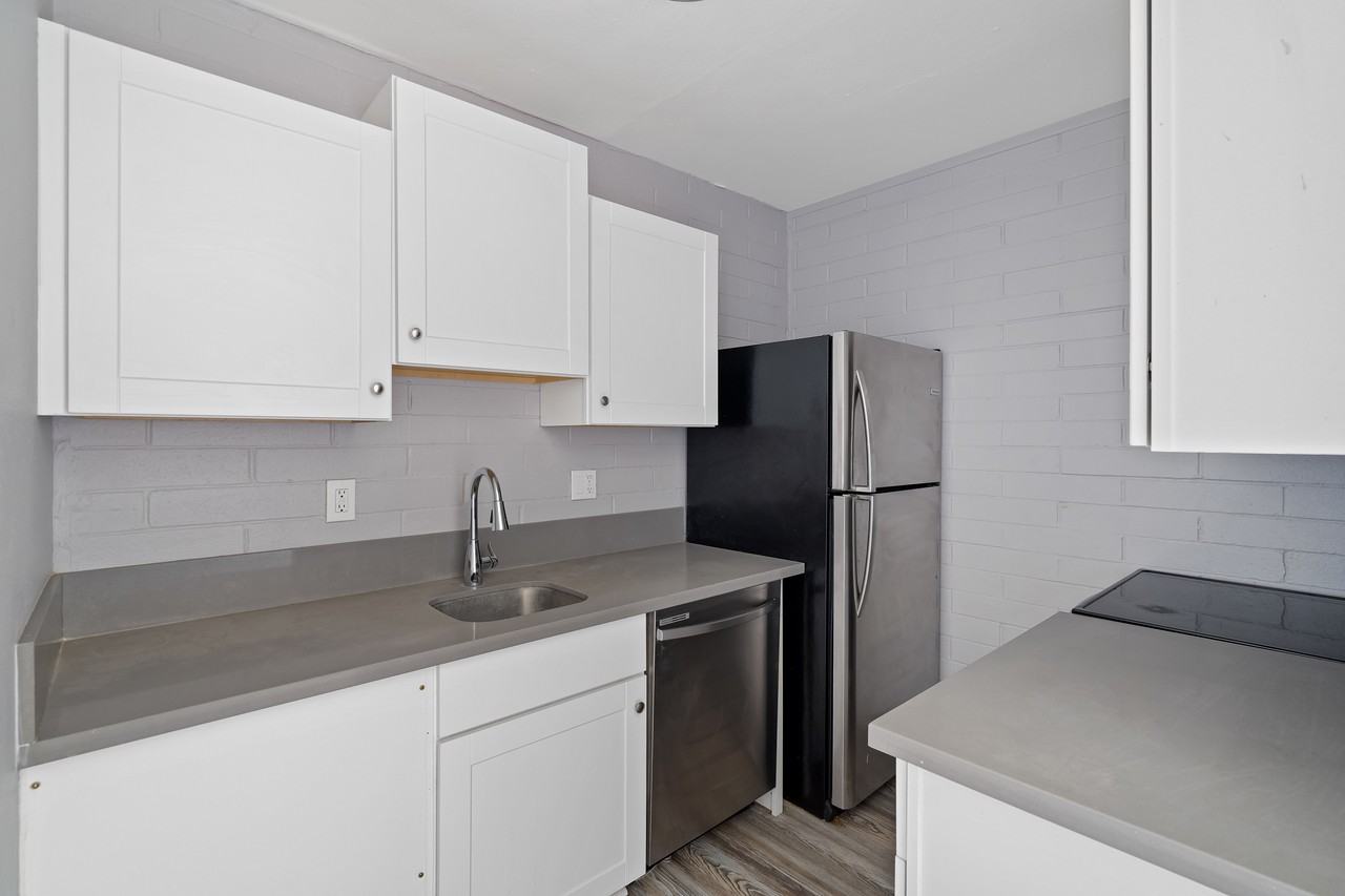 1805 // 5570 East Hampton Street #115 - Photo 6 of 24