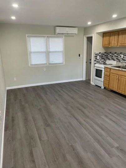 400 West North Street - Photo 2 of 7