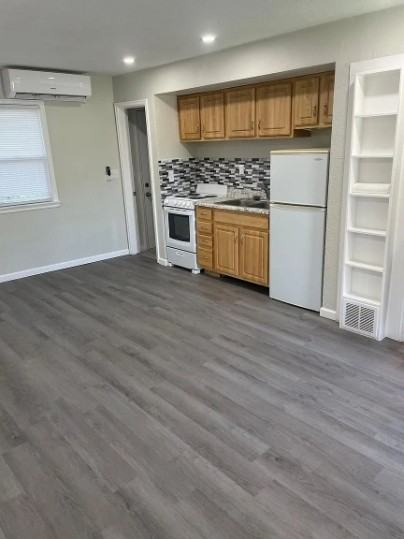 400 West North Street - Photo 3 of 7
