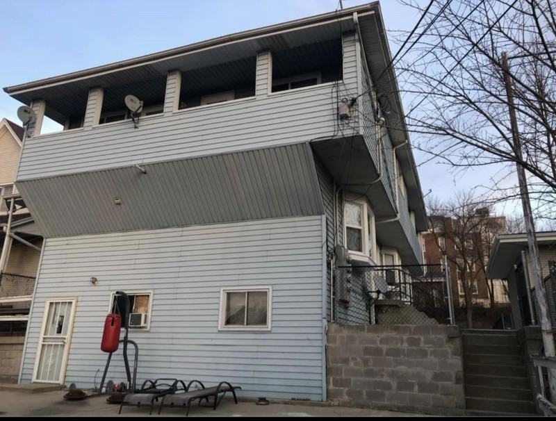 1521 Srd St #C - Photo 3 of 6