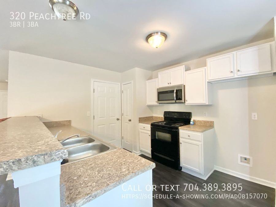 320 Peachtree Rd - Photo 2 of 20