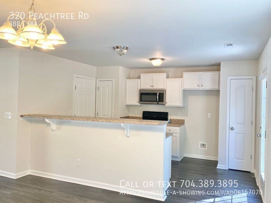 320 Peachtree Rd - Photo 3 of 20