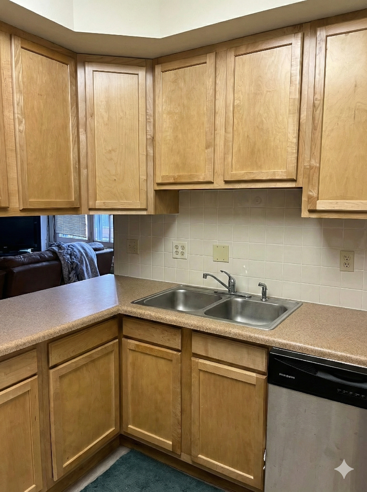 612 Howard Place - Photo 5 of 50