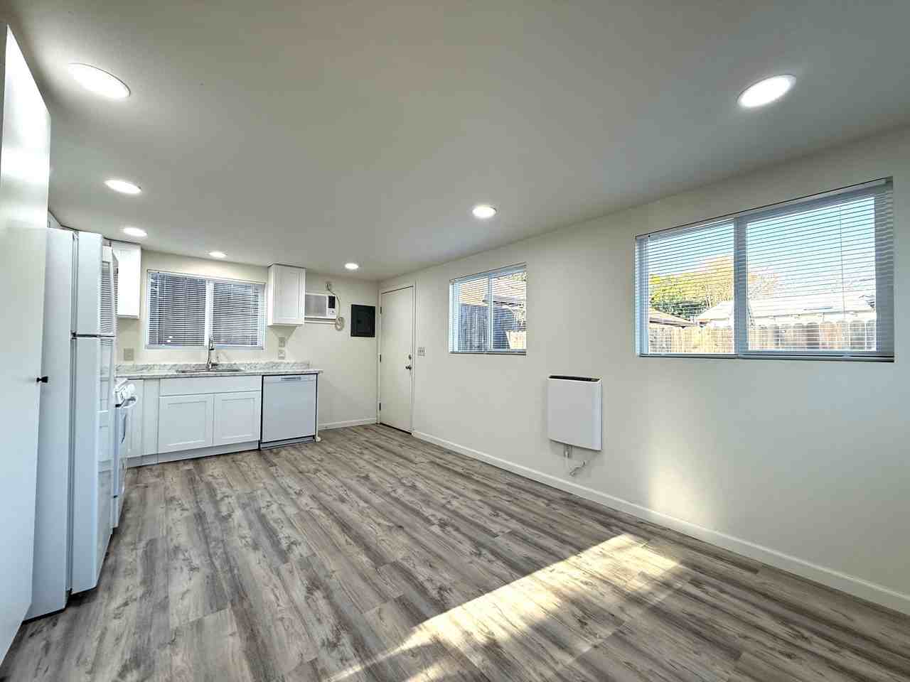 1441 1/2 Sheridan Ave #1 - Photo 3 of 10