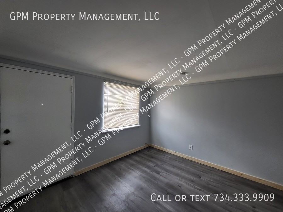 52 W Pleasant St - Photo 3 of 7