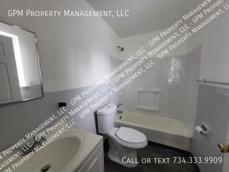 52 W Pleasant St - Photo 4 of 7