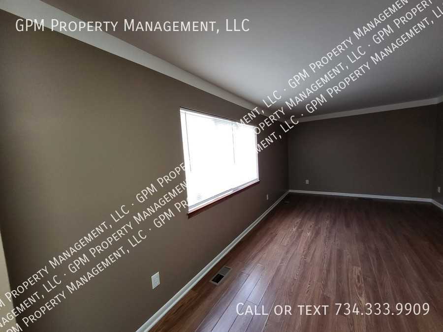 875 Raupp Pl Apt 2 #2 - Photo 3 of 9