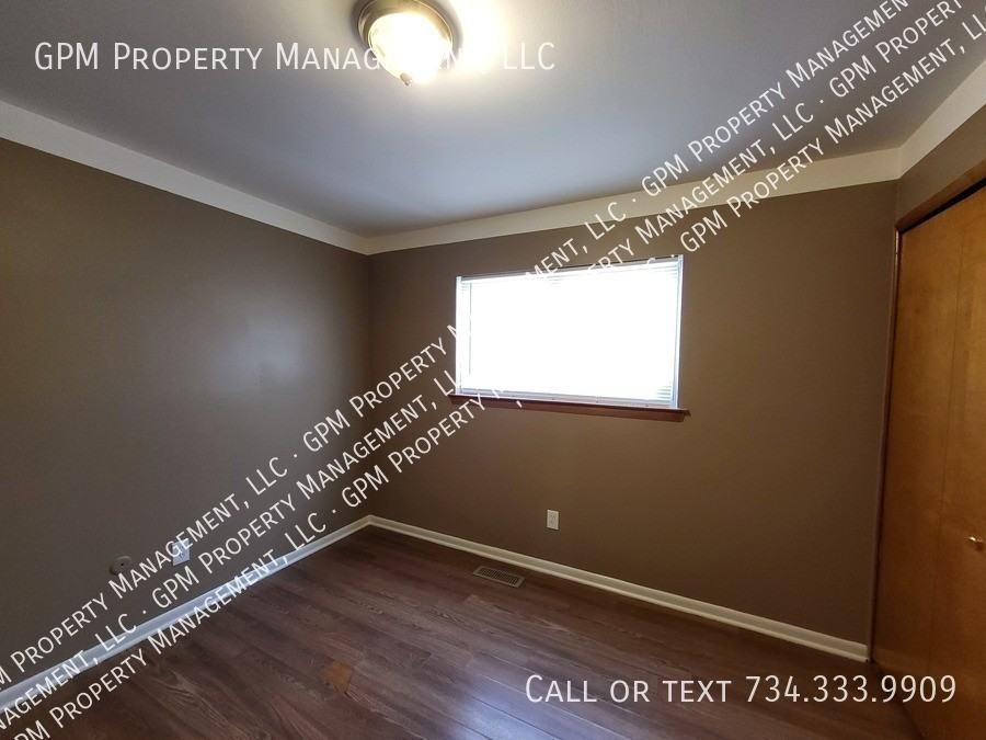 875 Raupp Pl Apt 2 #2 - Photo 5 of 9