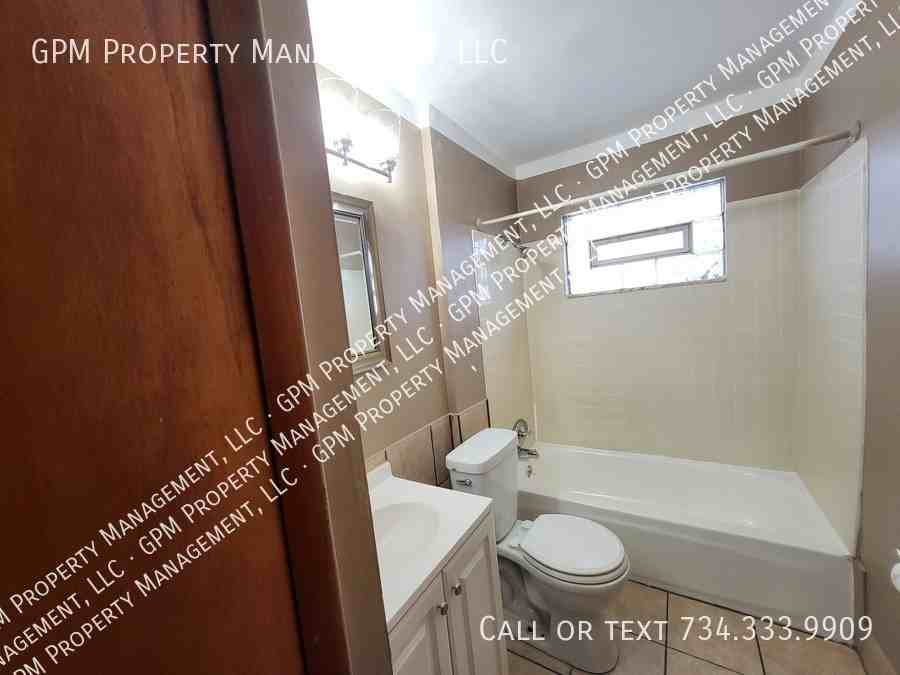 875 Raupp Pl Apt 2 #2 - Photo 7 of 9