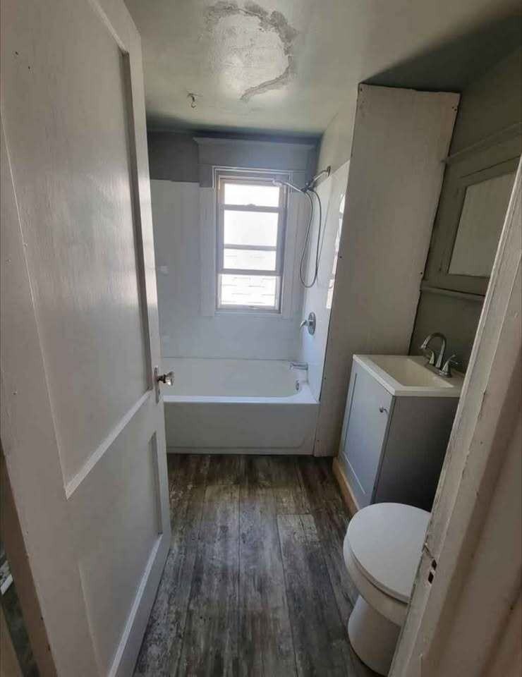 90 Sussex Street - Photo 3 of 4