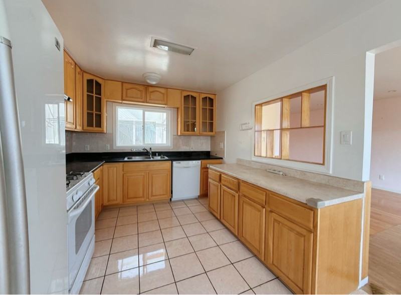 307 Teddy Ave - Photo 2 of 11