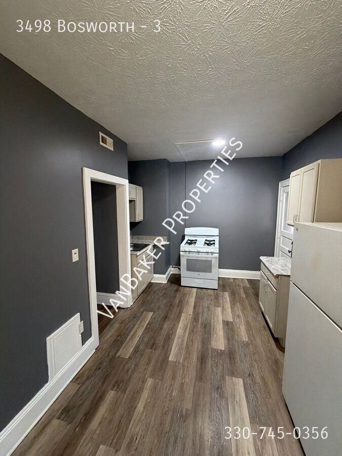 3498 Bosworth Rd #3 - Photo 3 of 10