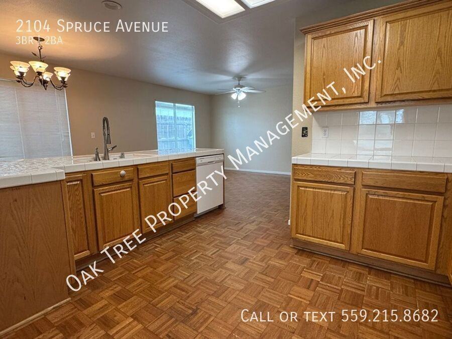 2104 Spruce Ave - Photo 3 of 20