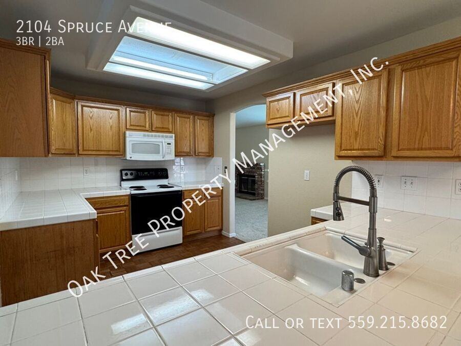 2104 Spruce Ave - Photo 4 of 20