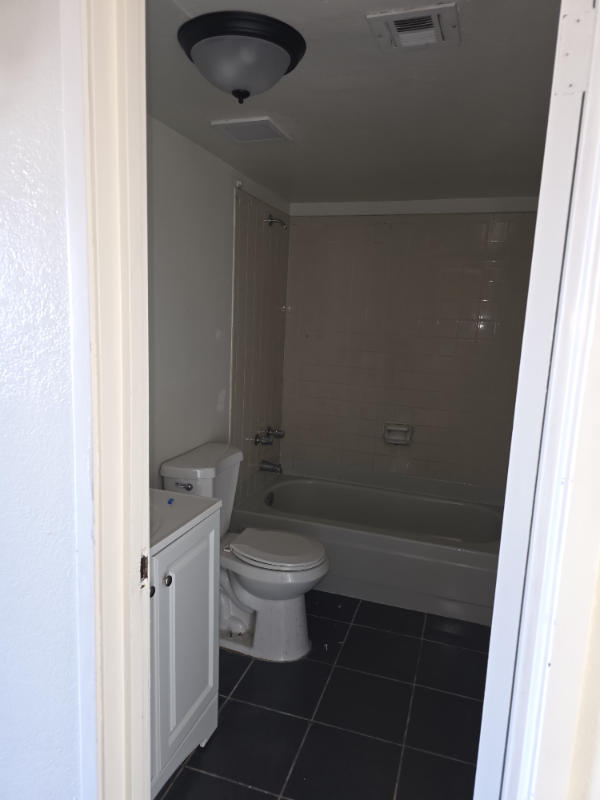 2512 Carroll St #A - Photo 3 of 10