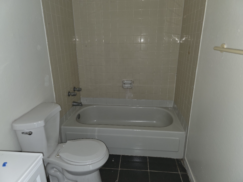 2512 Carroll St #A - Photo 4 of 10