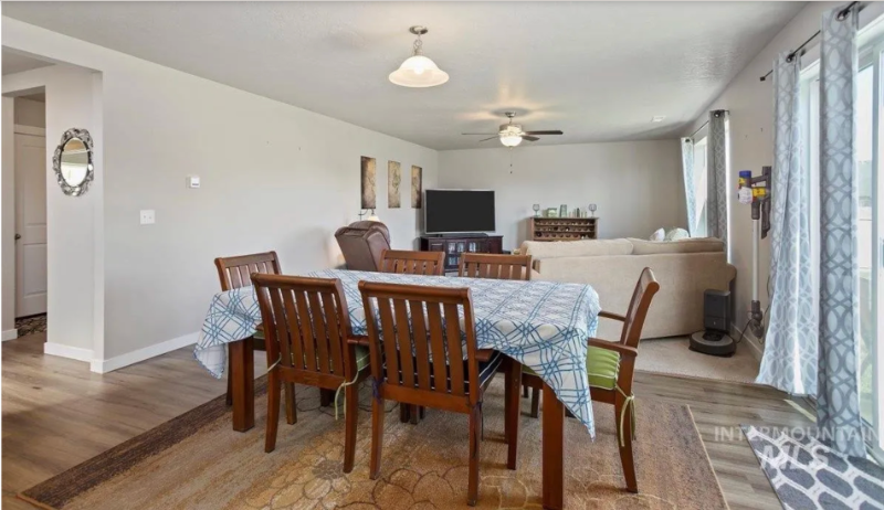 765 Sw Huebert St - Photo 4 of 26