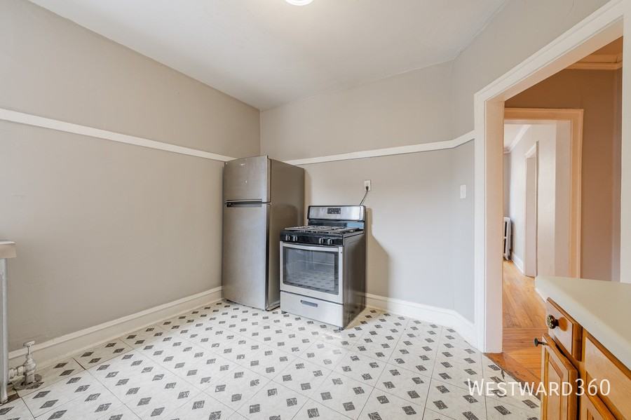 6038 N Hermitage Ave #1 - Photo 7 of 12