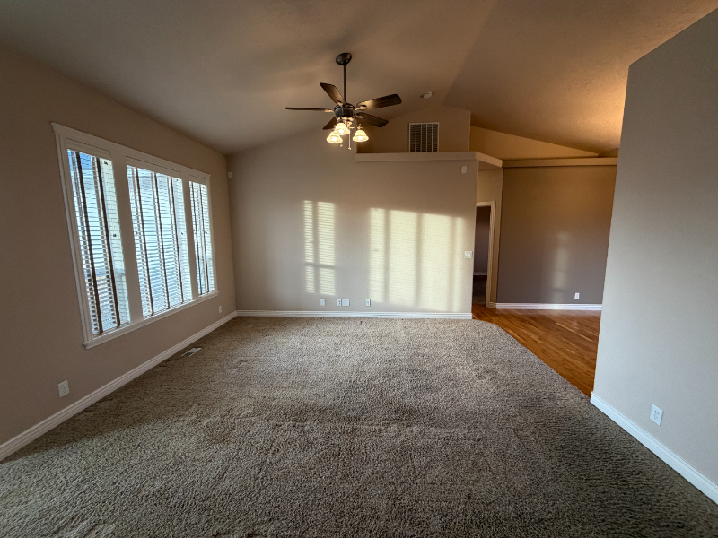 1820 Sw Silverstone Ave - Photo 3 of 25