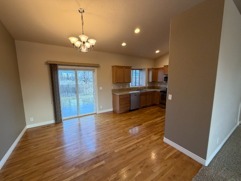 1820 Sw Silverstone Ave - Photo 4 of 25