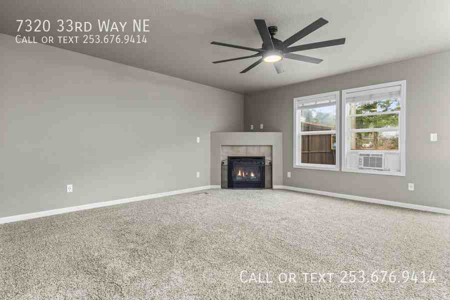 7320 33rd Way Ne - Photo 3 of 22