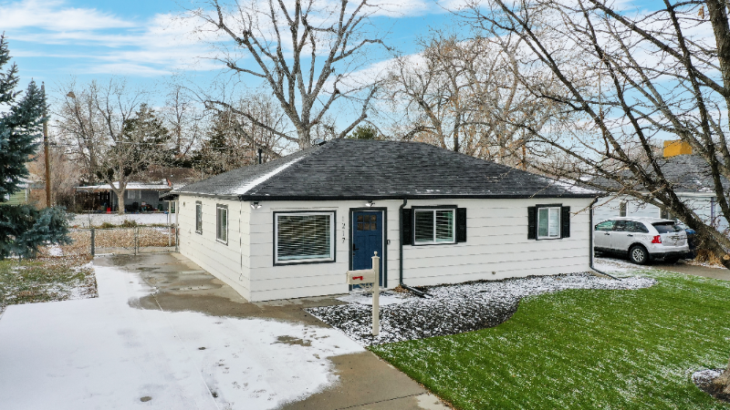 1217 Victor St - Photo 2 of 16