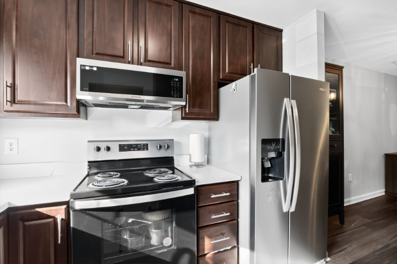 405 Westminster Ln - Photo 3 of 20