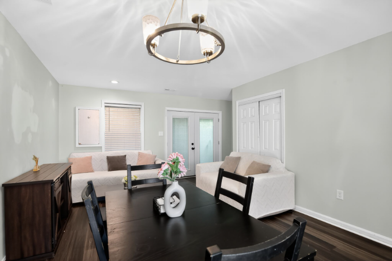 405 Westminster Ln - Photo 5 of 20