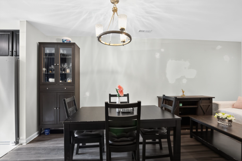 405 Westminster Ln - Photo 6 of 20