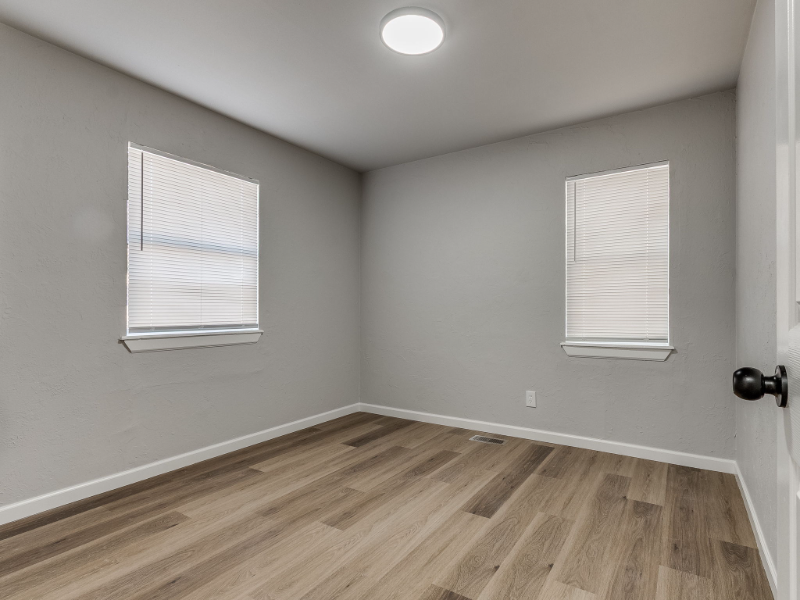 1156 Se 19th Ter - Photo 4 of 17