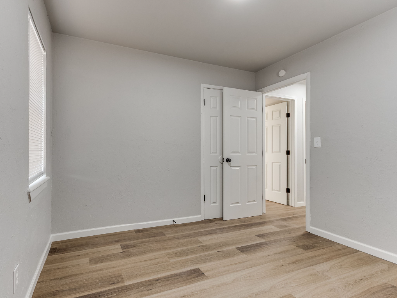 1156 Se 19th Ter - Photo 5 of 17