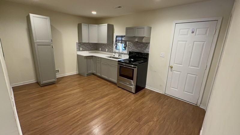 2412 Waverly St - Photo 7 of 9